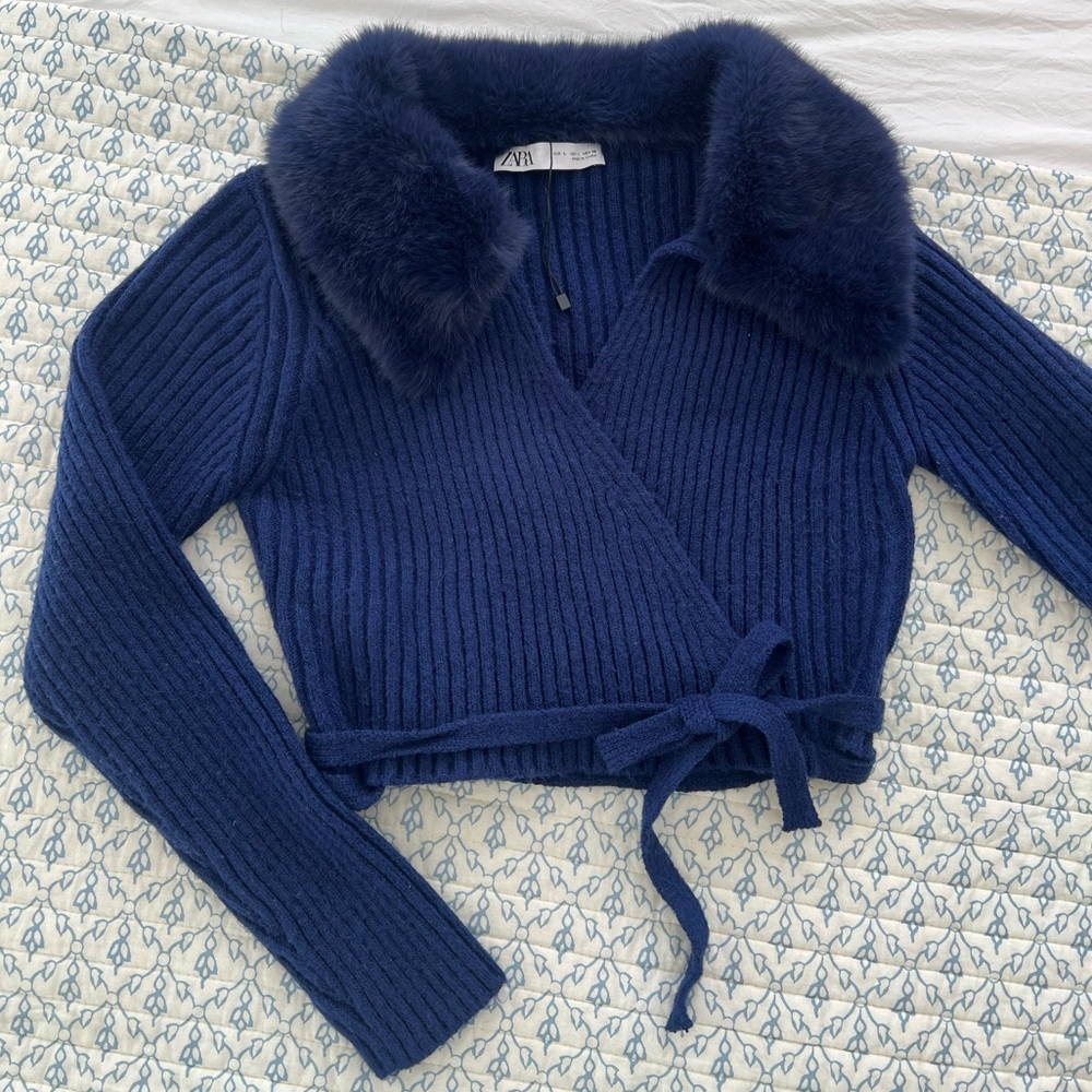 ZARA Knitted Cropped Tie Sweater Faux-Fur Collar. Size Large (Runs Small)